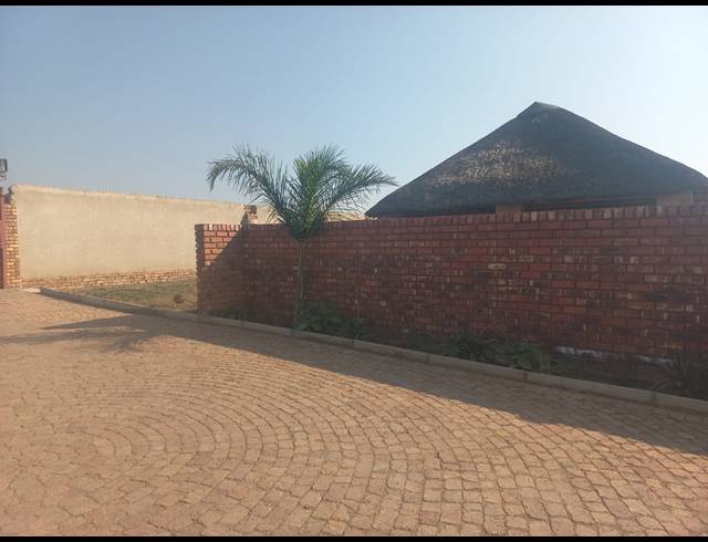 1,050M² GUESTHOUSE FOR SALE IN SPAARWATER AH